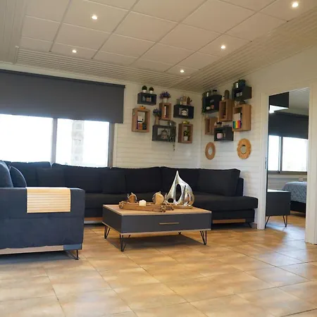 Oasis By The Sea - Cyprus 라르나카