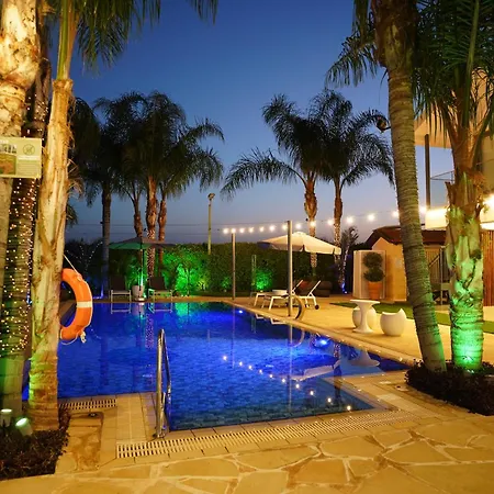 Oasis By The Sea - Cyprus 라르나카